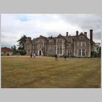 Loseley House, near Guildford, photo by Paul Gillett, Wikipedia.jpg